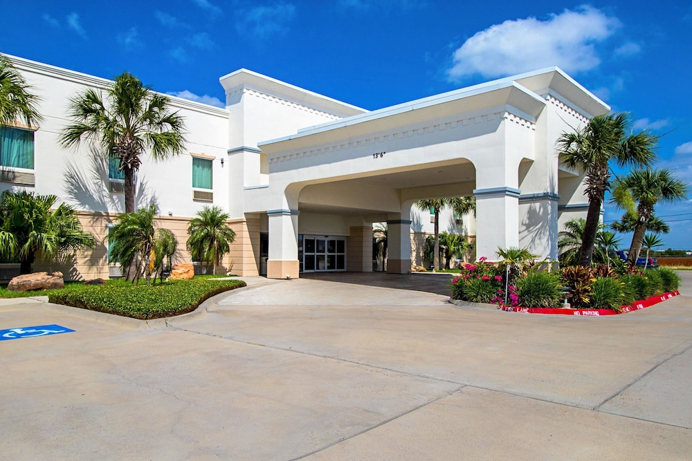Quality Inn & Suites Robstown TX 18/23