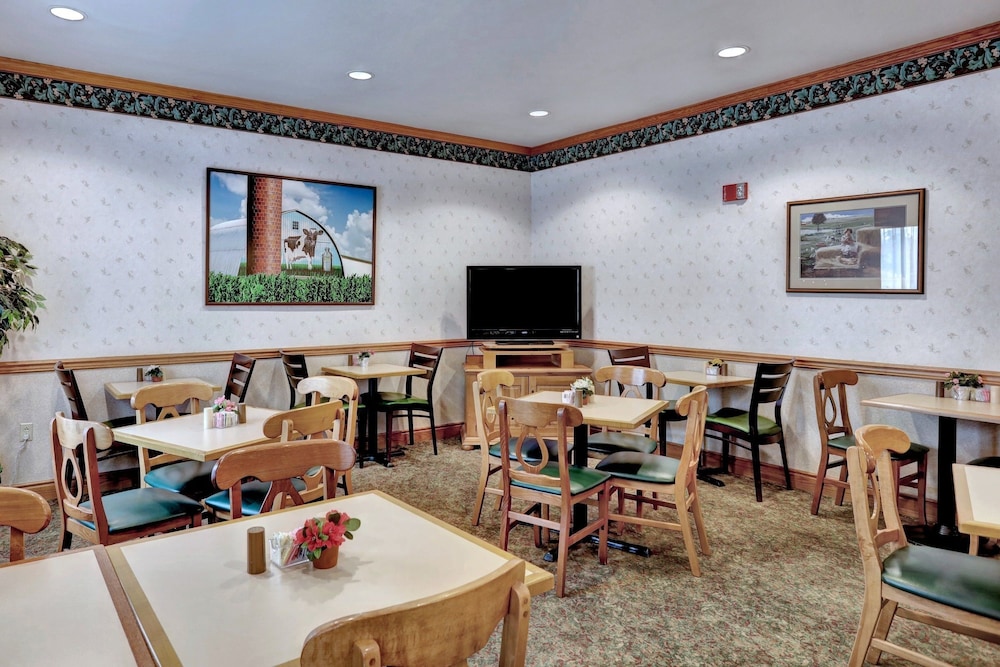 Lancaster Inn and Suites 46/64