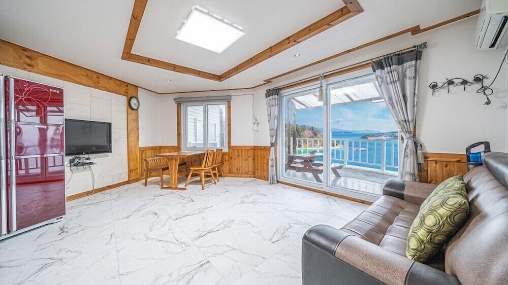 Geoje White O Pension 27/50
