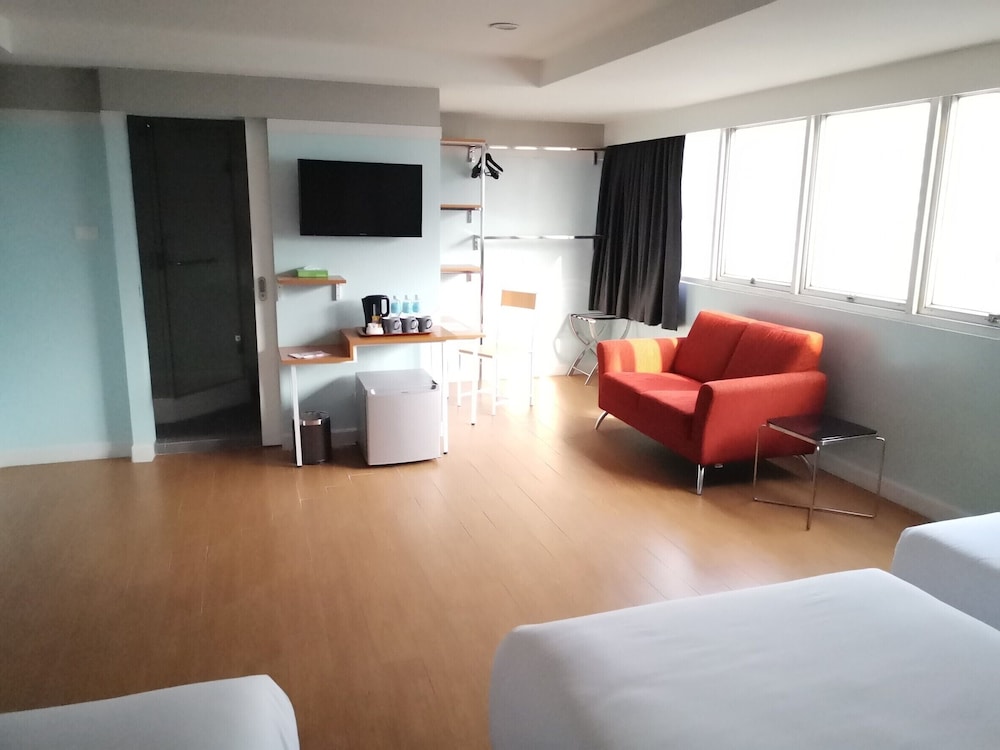 Anya Nana at Sukhumvit Bangkok 30/50
