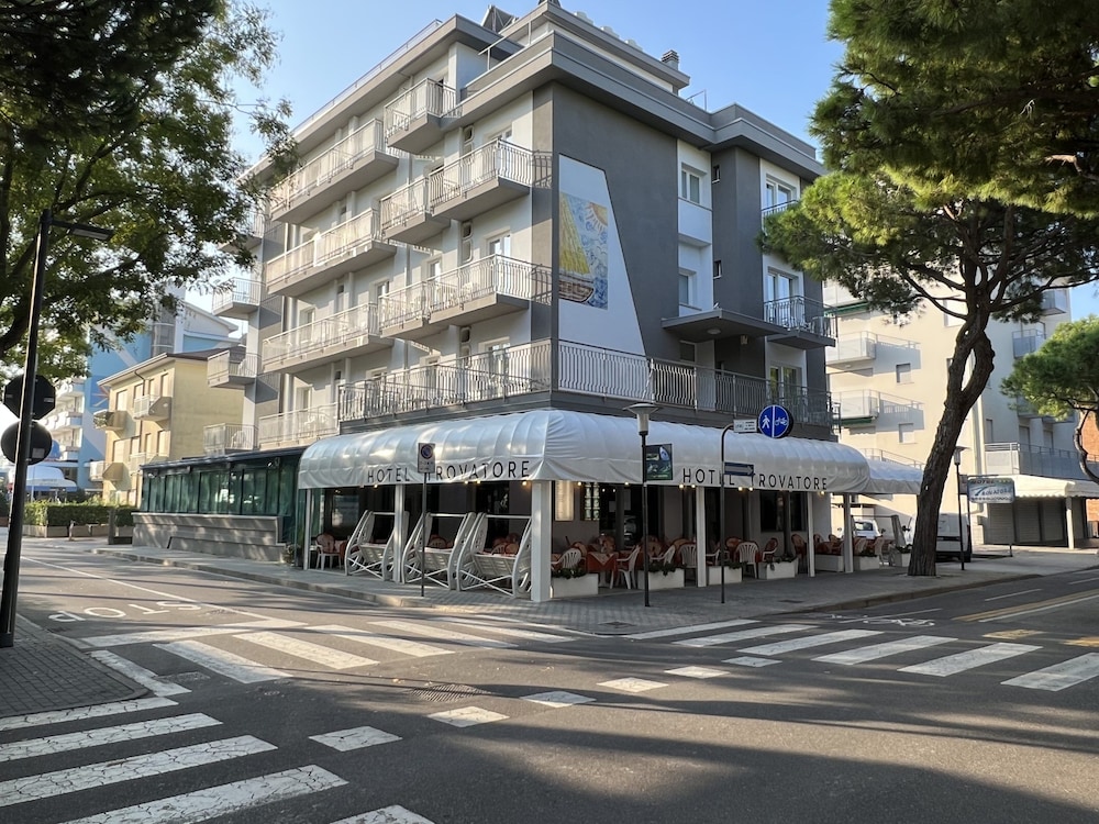 HOTEL TROVATORE 38/48