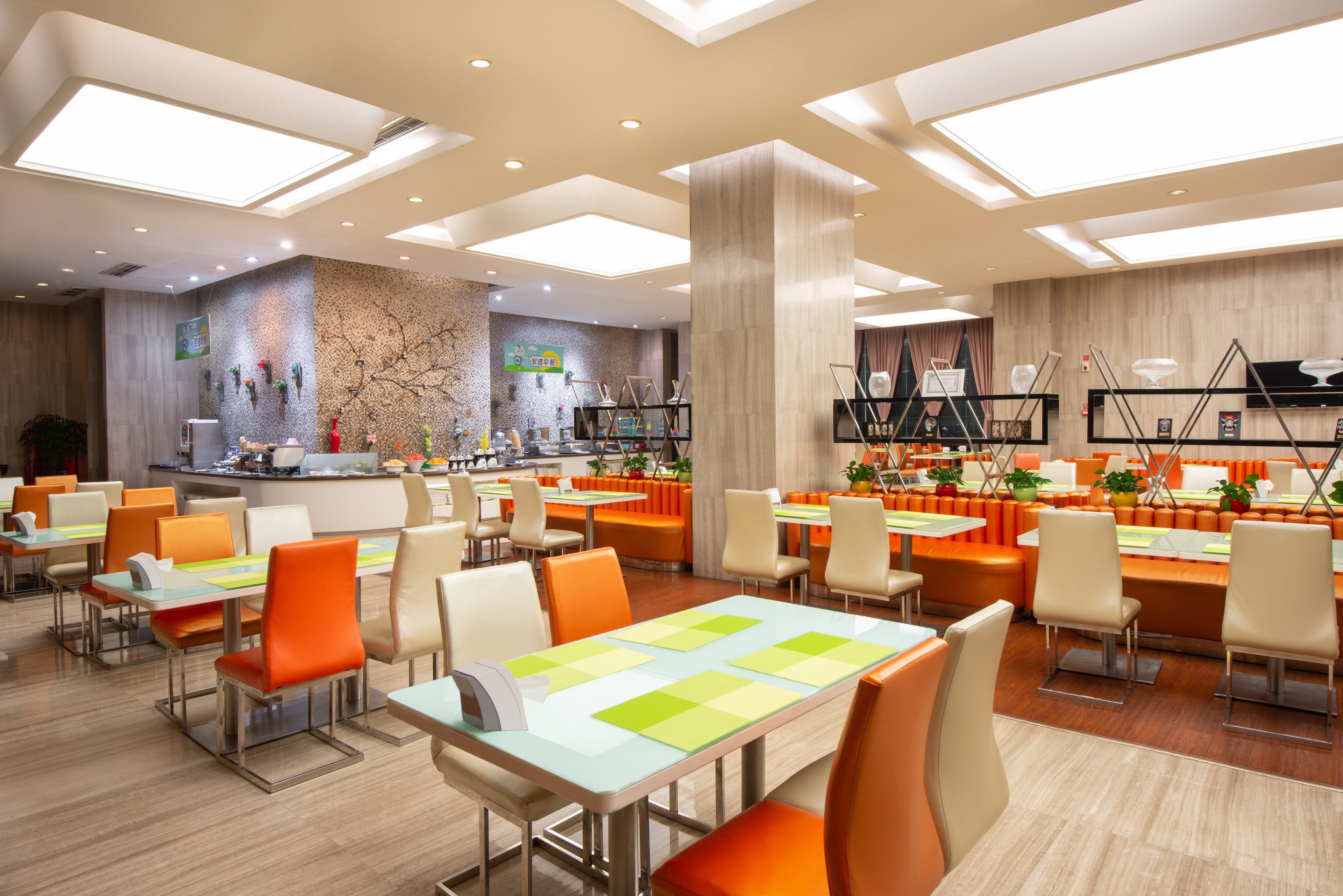HOLIDAY INN EXPRESS CHENGDU WUHOU 32/48