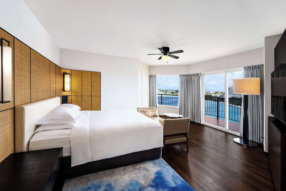 PREMIER, EXECUTIVE, SUITE, LOUNGE ACCESS