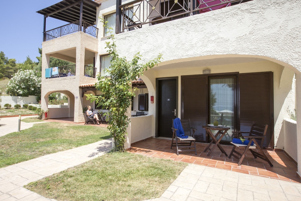 Elani Bay Resort 40/50