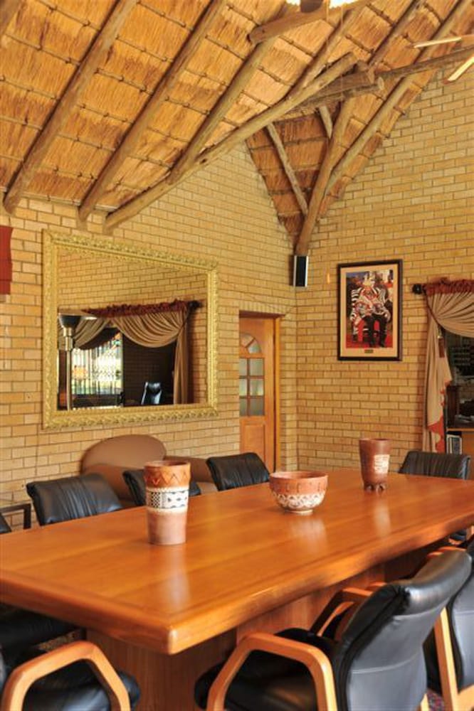 Hoyohoyo Chartwell Lodge 24/33