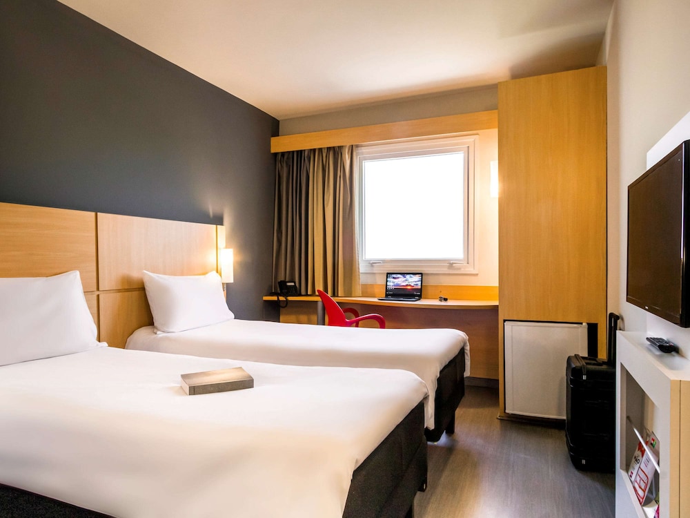 Standard, Twin Beds