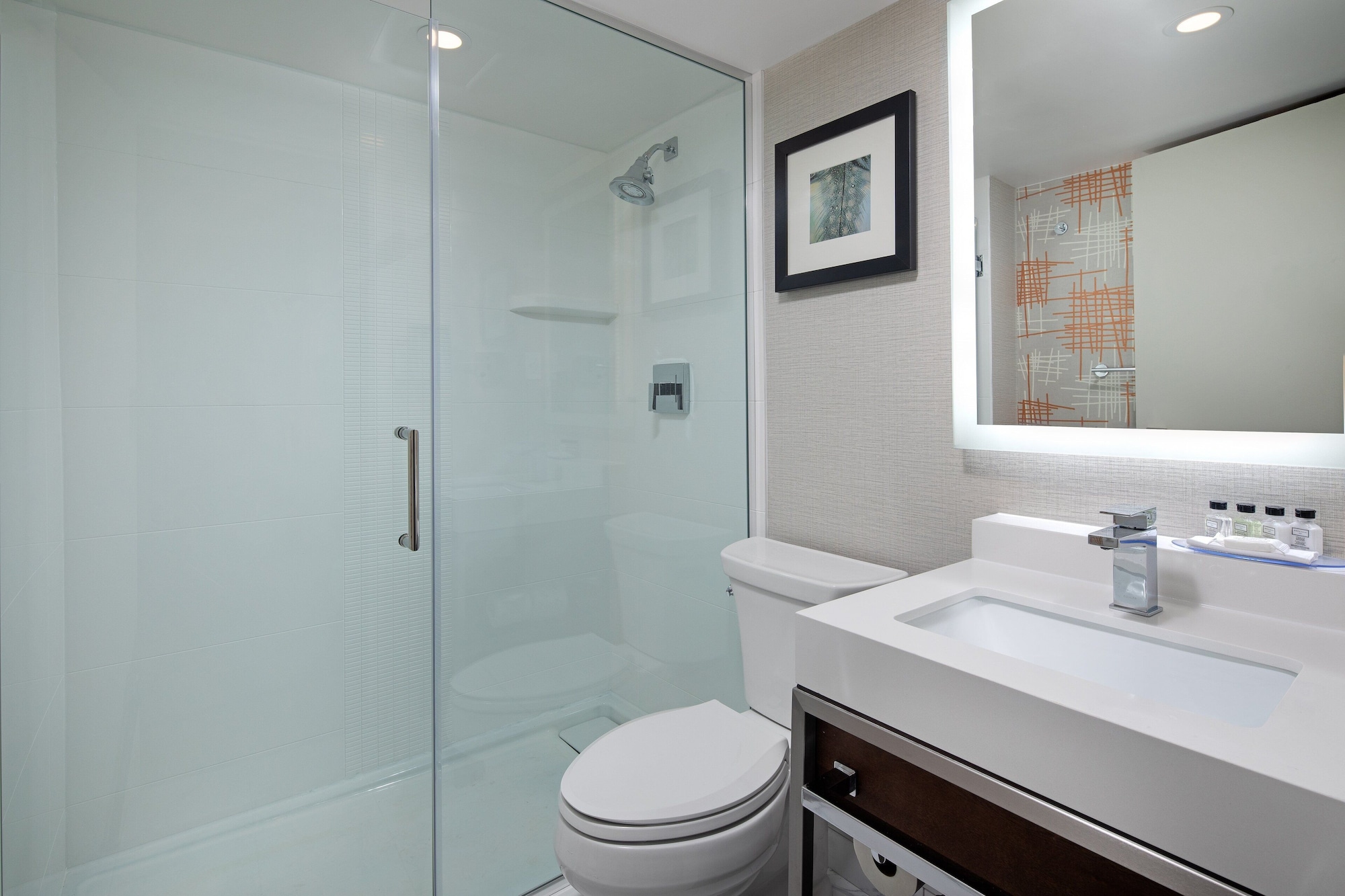 غرفة قياسية بسرير كينج، Crowne Plaza Toronto Airport 6/9
