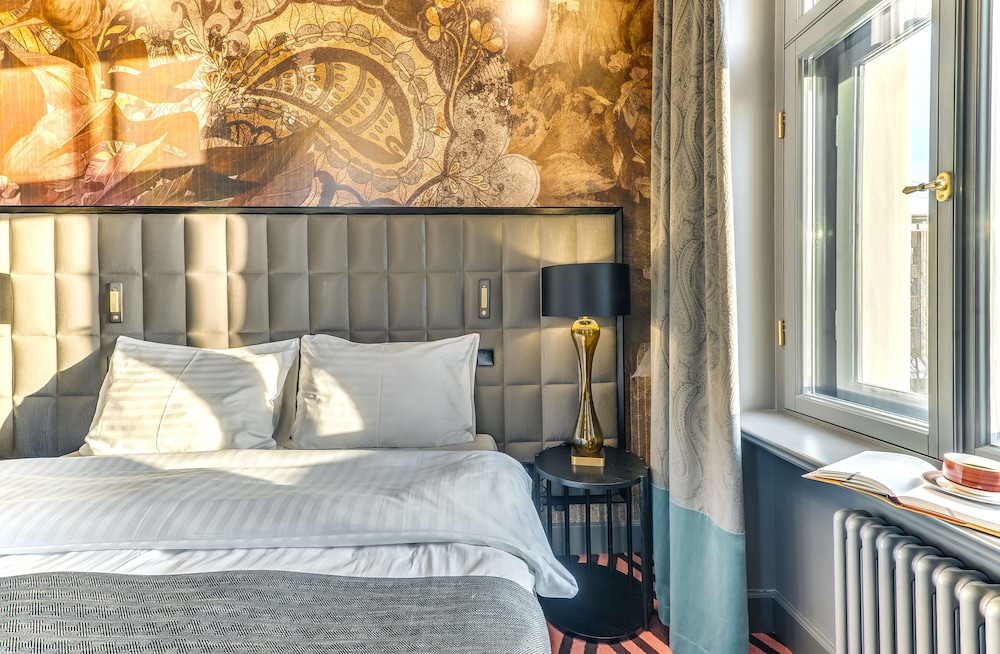 Grand Poet Hotel By Semarah 10/60