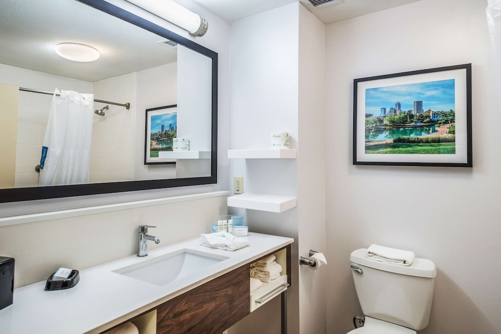 Hampton Inn Greenfield 14/36