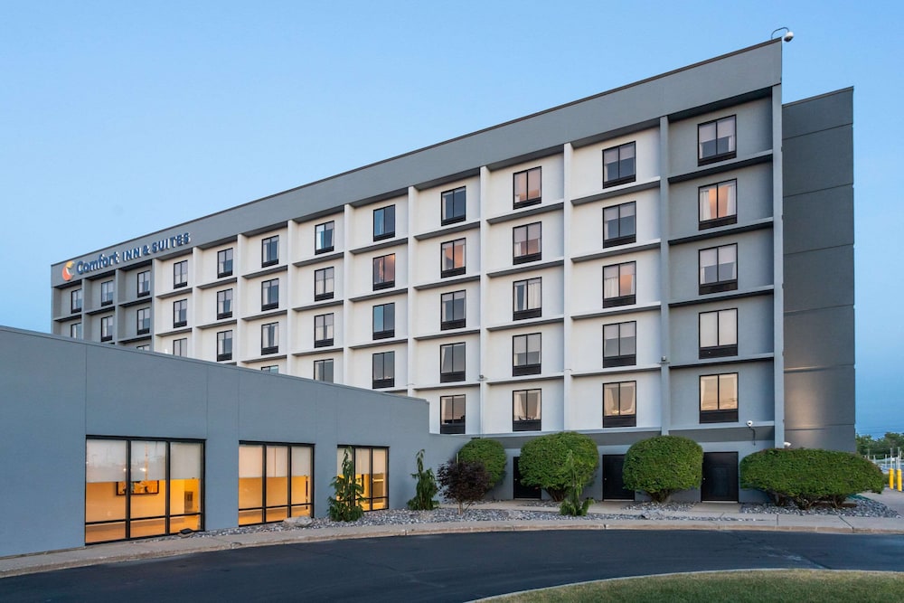 Comfort Inn & Suites Buffalo Airport 1/55