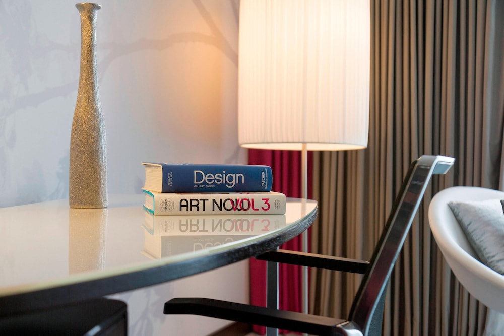 Renaissance Paris Arc de Triomphe Hotel 21/31