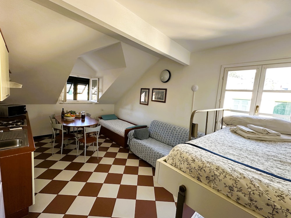 1 Bedroom, Economy, Apartment, 2 Murphy Beds, Sofa 2/4