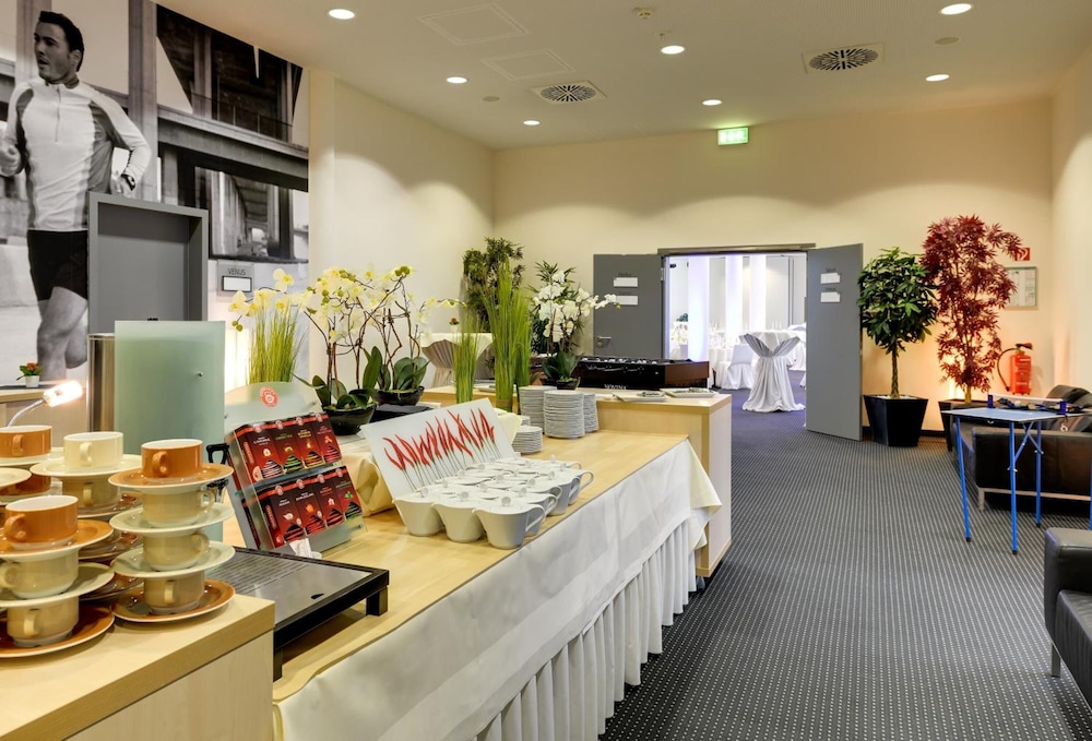 NOVINA HOTEL HERZOGENAURACH HERZO-BASE 42/66