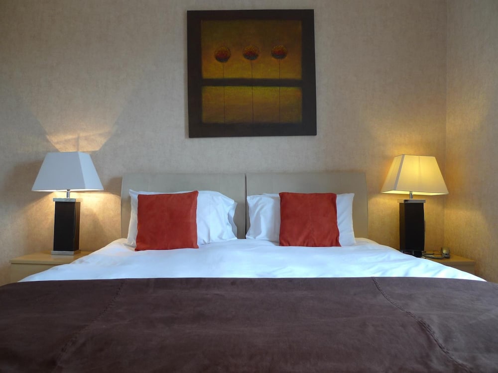 Ashburnham Hotel 8/50