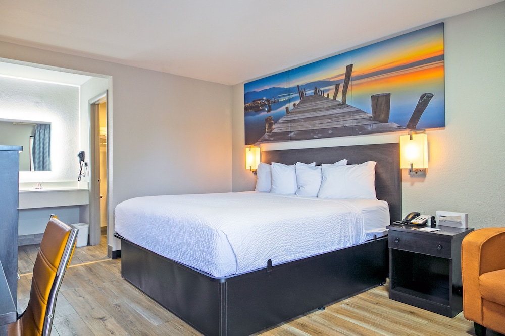 ROOM, KING BED