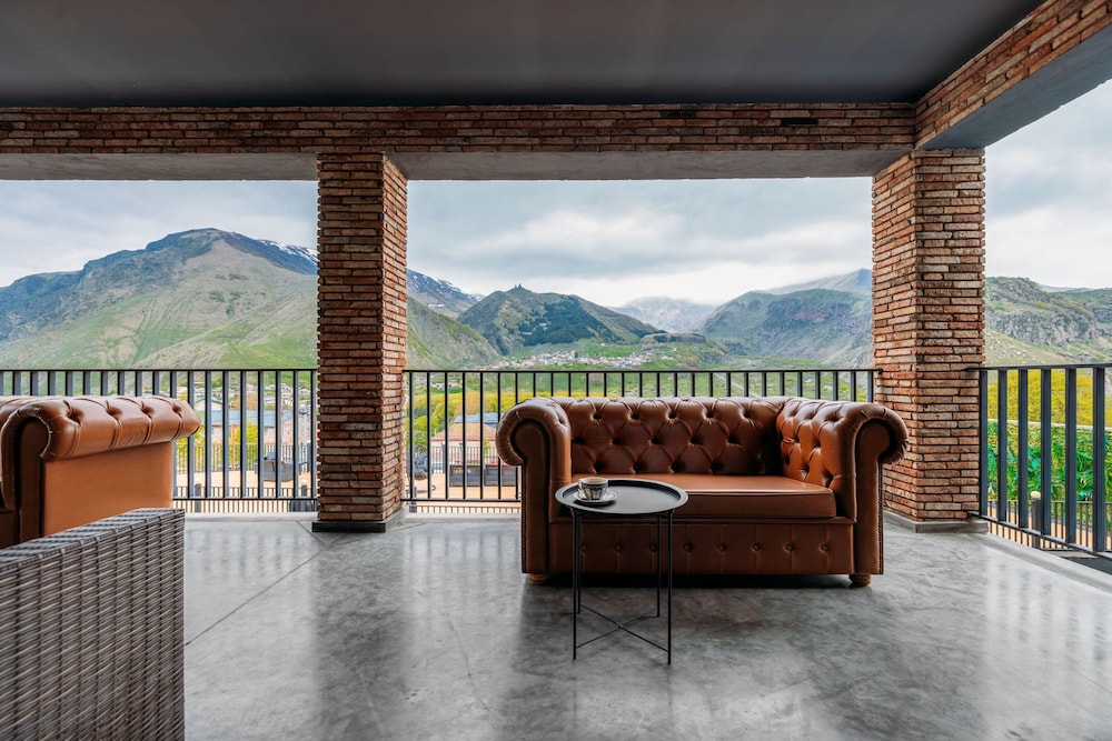 Hotel Memoir Kazbegi 35/50