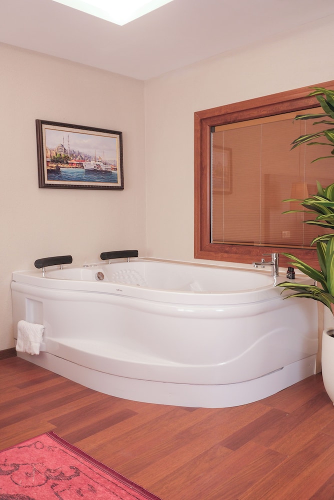 Phellos Suites 6/50