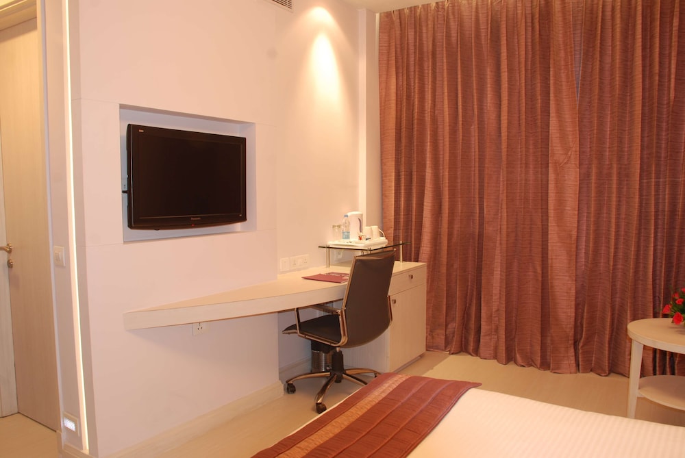 Sarovar Portico Naraina 49/54
