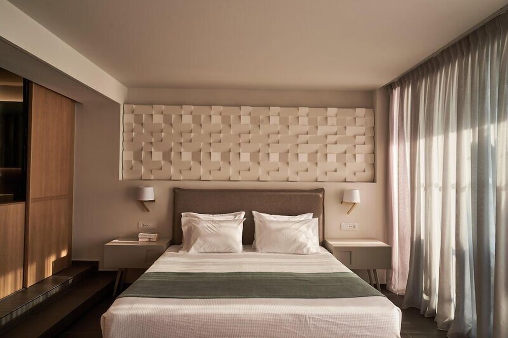 White Rocks Hotel & Bungalows 22/77