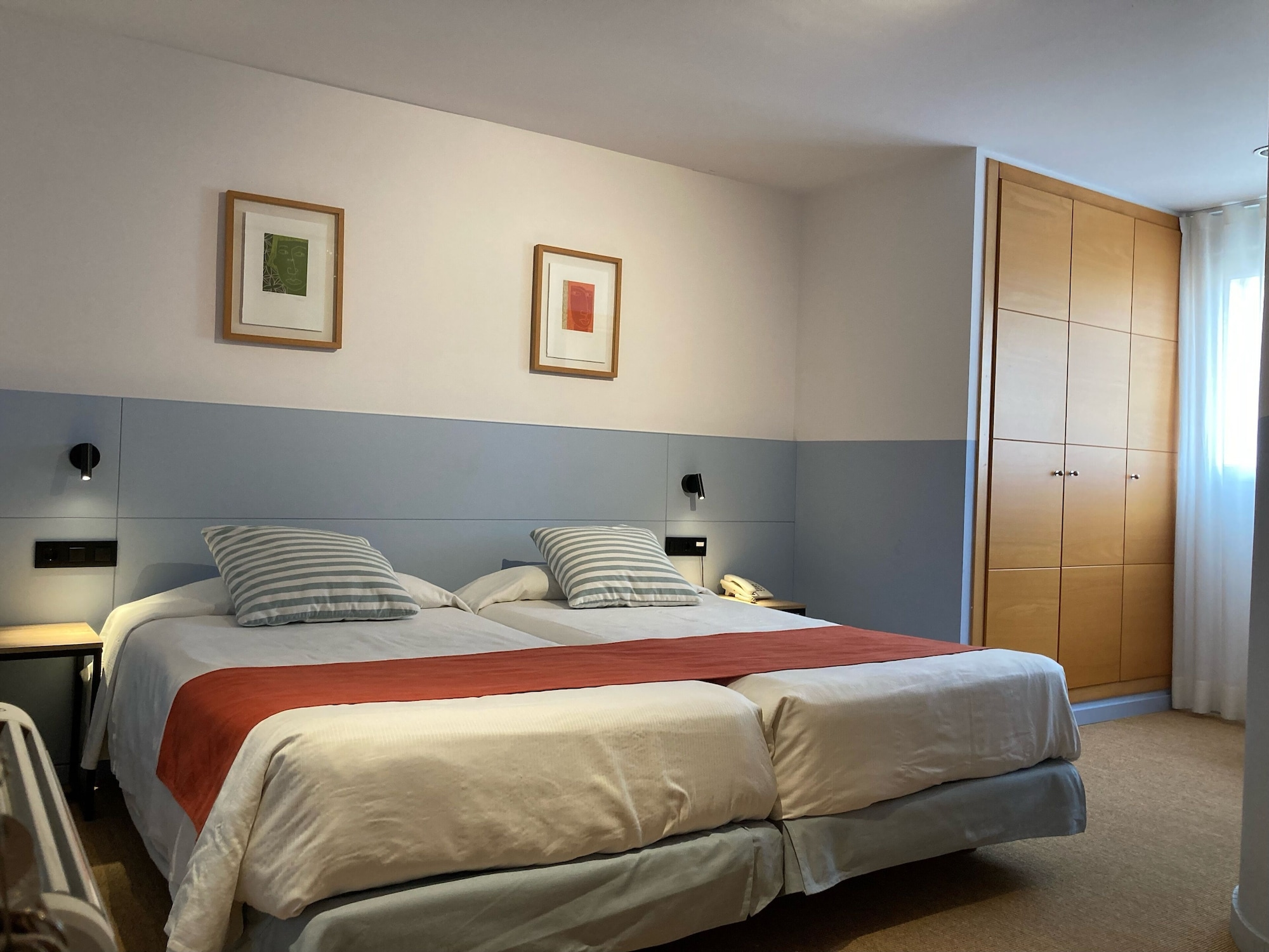 SUPERIOR, TWIN BEDS