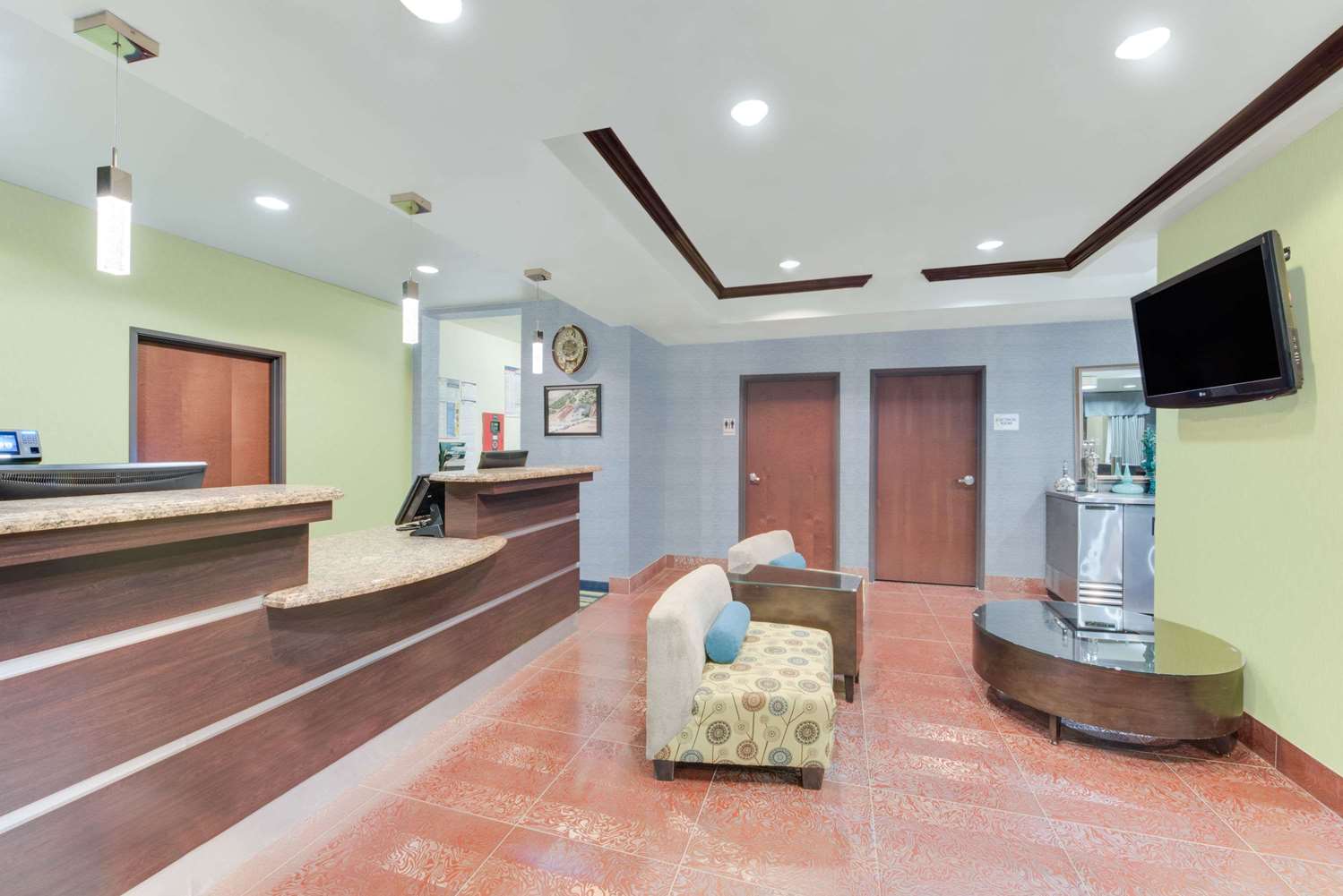 Super 8 by Wyndham Cotulla TX 6/10