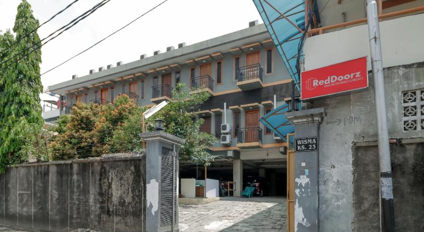 Reddoorz Plus Near Ciputra World Kuningan 2 41/50