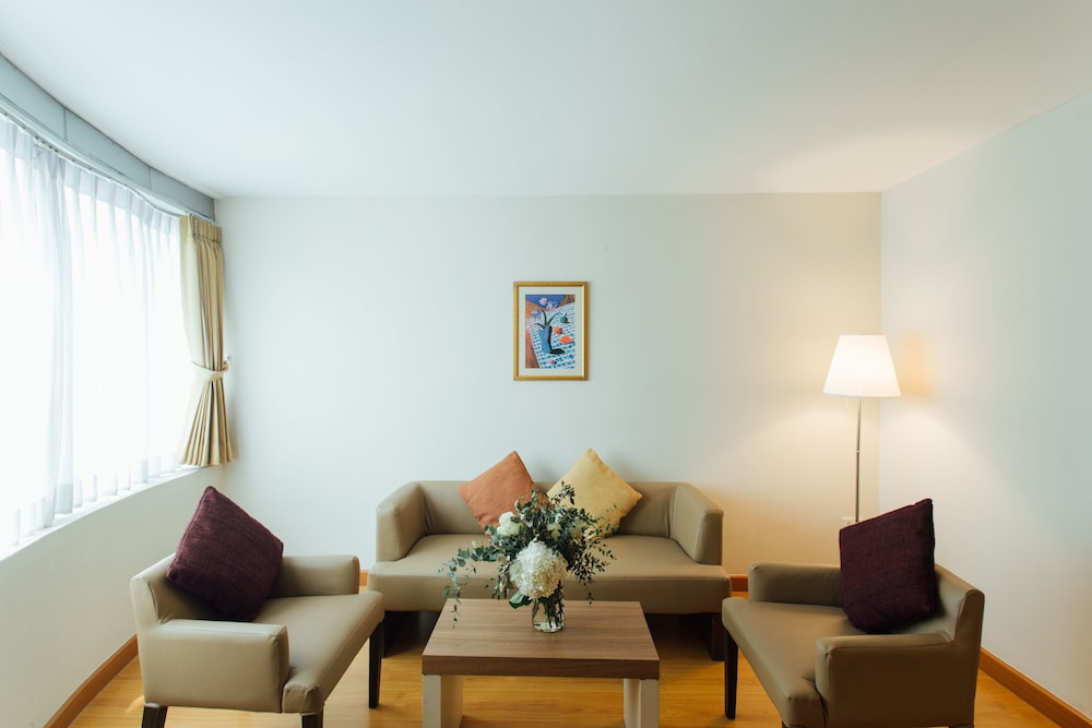 Seasons Siam Hotel 40/55
