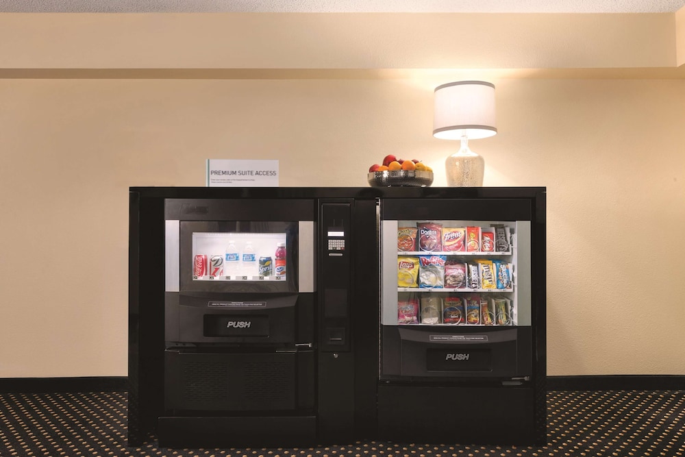 Embassy Suites By Hilton Chicago-Naperville 42/53