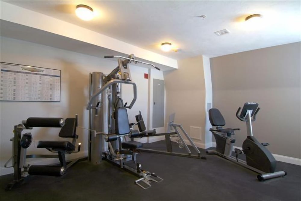 Crescent Suites Hotel 28/57