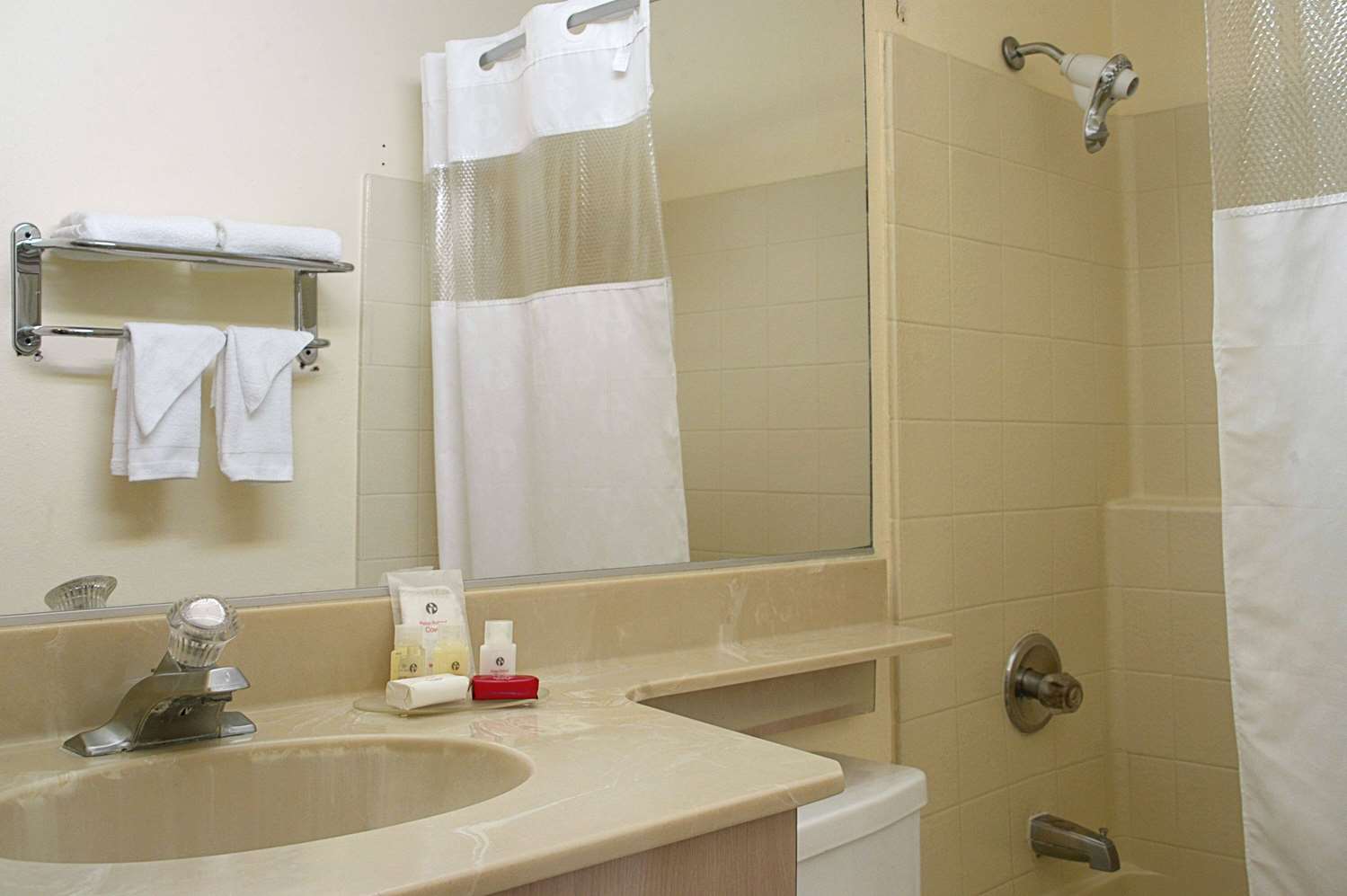 Ramada by Wyndham Los Angeles/Koreatown West 33/33