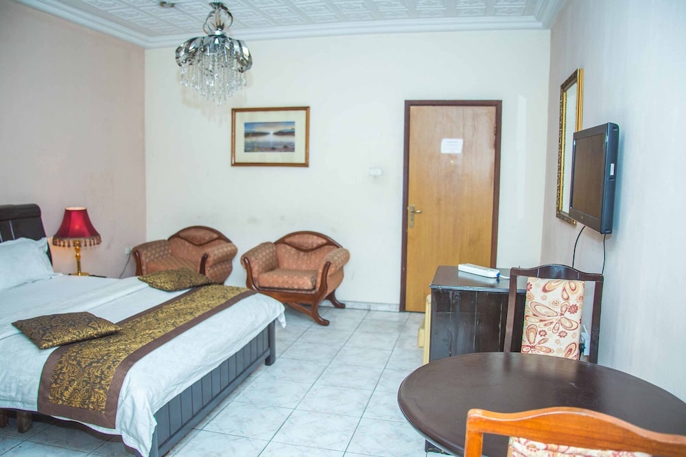 Muriela Hotels 12/45