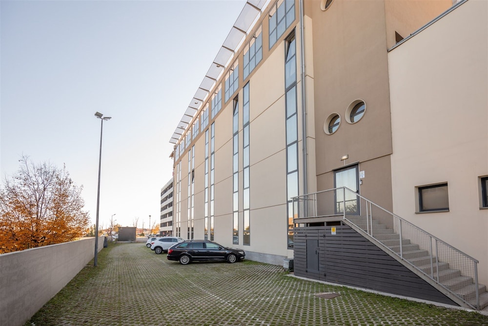 NOVENTA HOTEL 46/54