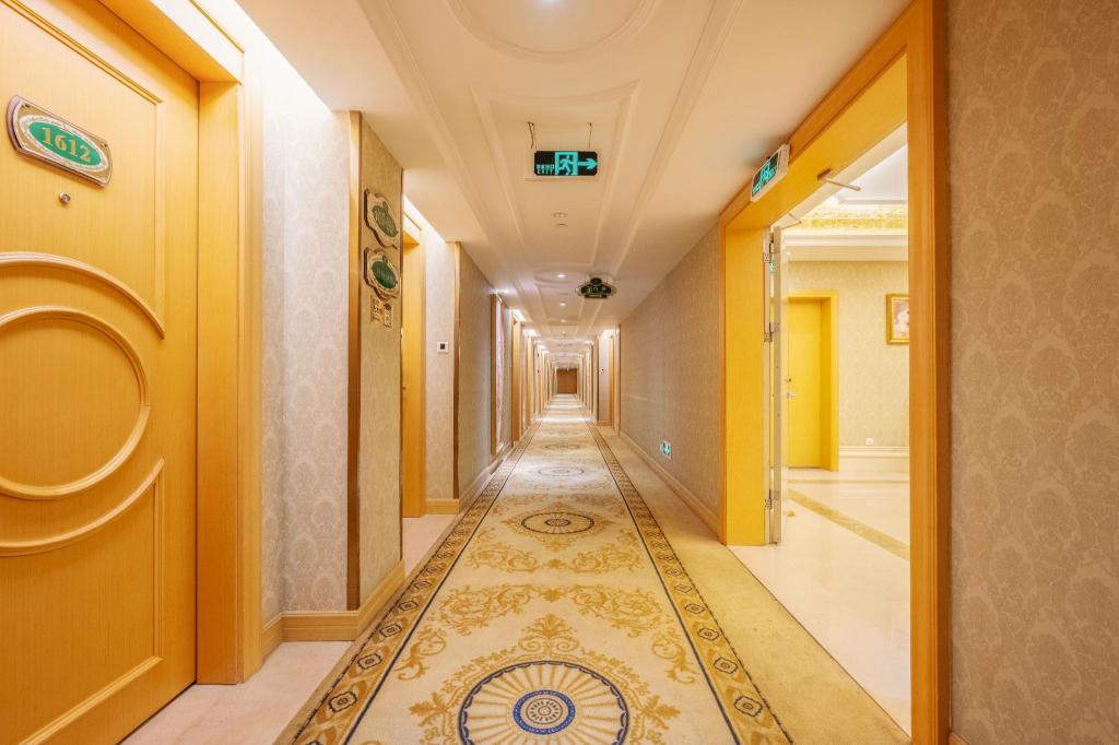 Vienna Hotel (Shenzhen Shanglilang Metro Station) 43/60