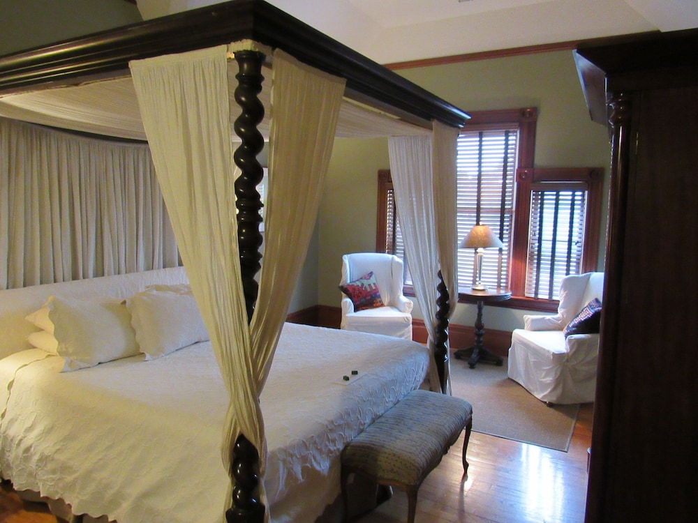 Carter House Inns 12/50