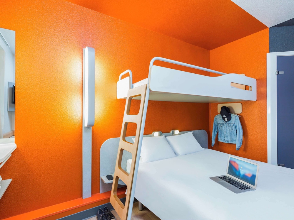 Ibis Budget Paris Porte De Montmartre 17/60