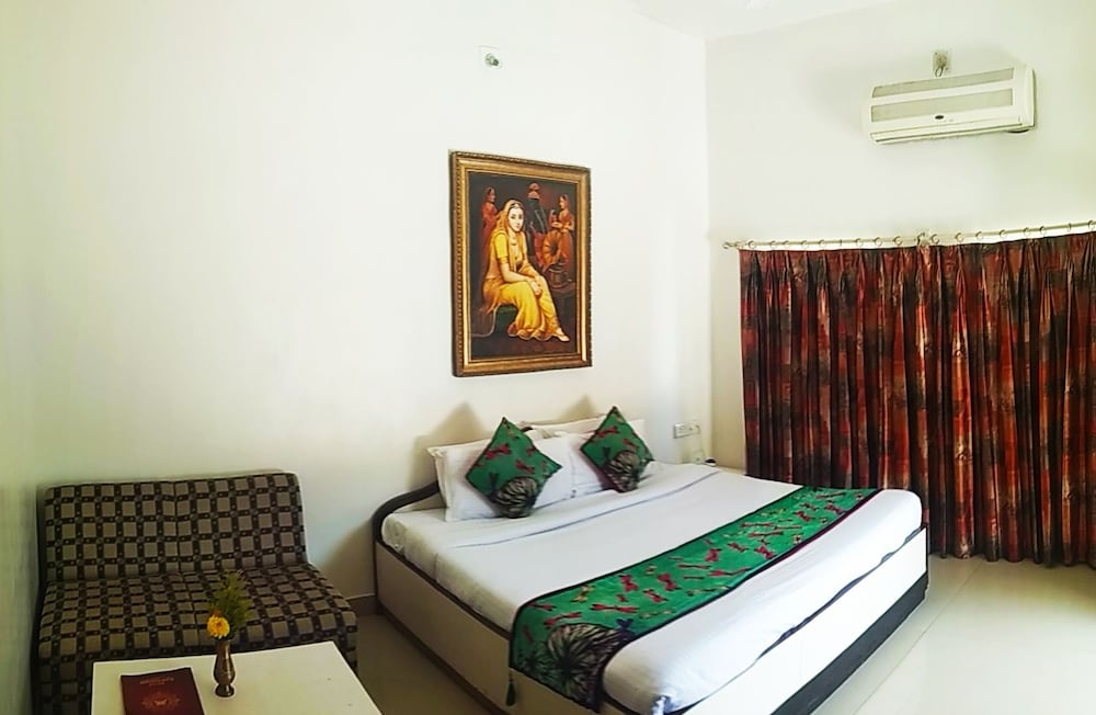 HOTEL KARNAVATI 13/50