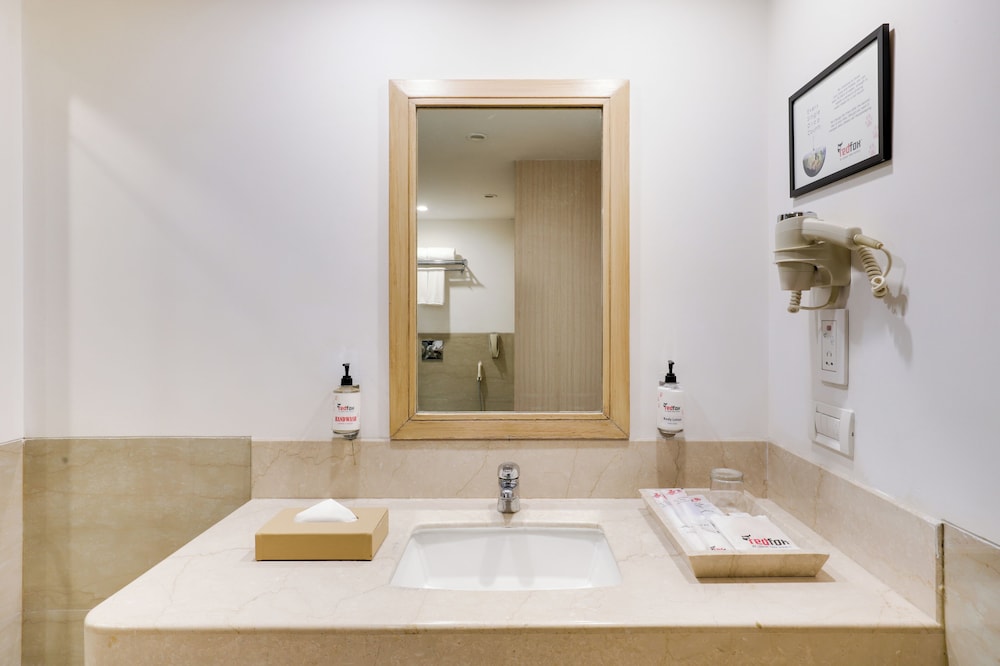 Red Fox Hotel Sector 60 Gurugram 62/62