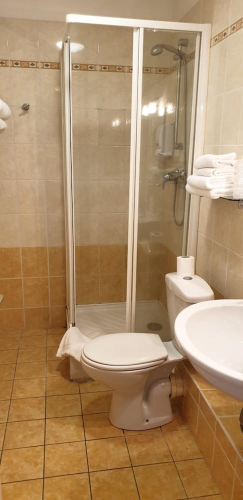 HOTEL LE BOURGOGNE 50/50