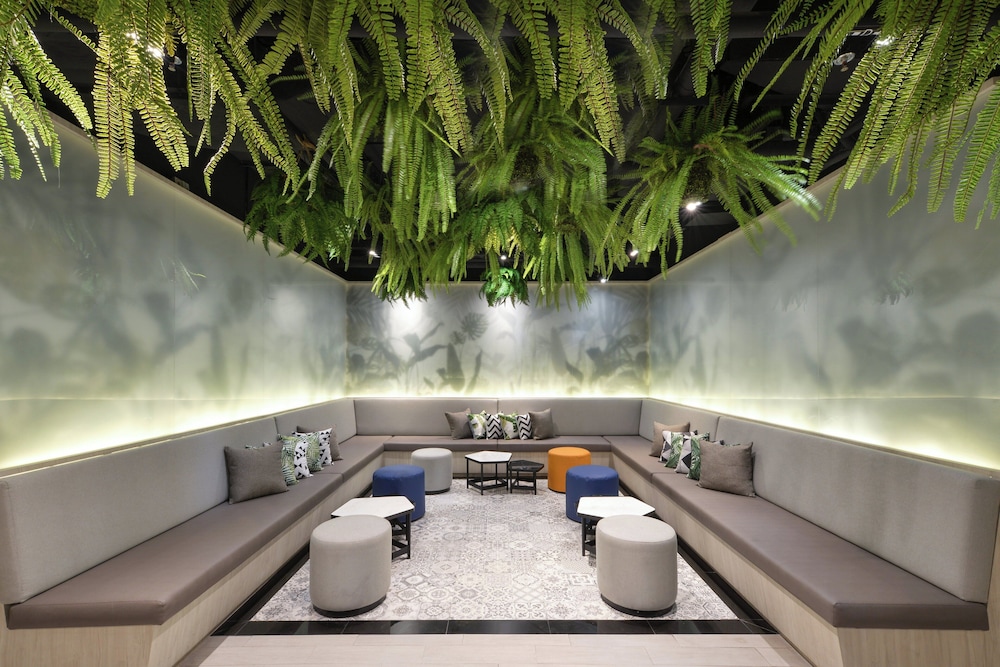 Holiday Inn Express Bangkok Sukhumvit 11 65/67