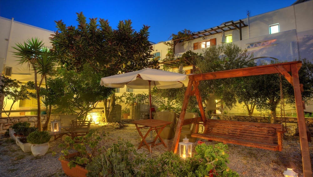 Leonardos Apartments 4/50