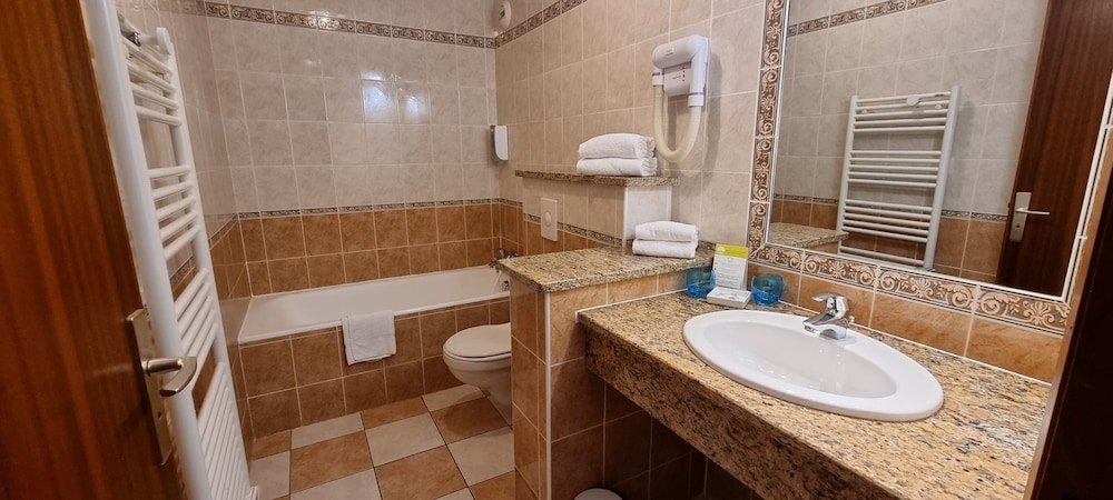 Hotel Atrachjata Aleria 43/50