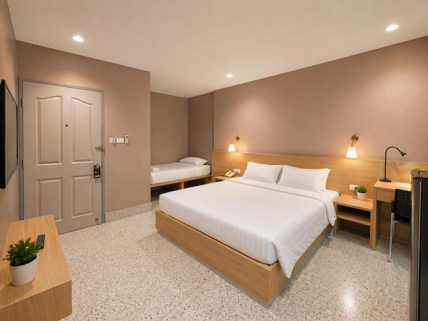 غرفة سوبيريور ثلاثية، The Fifth Residence 6/10