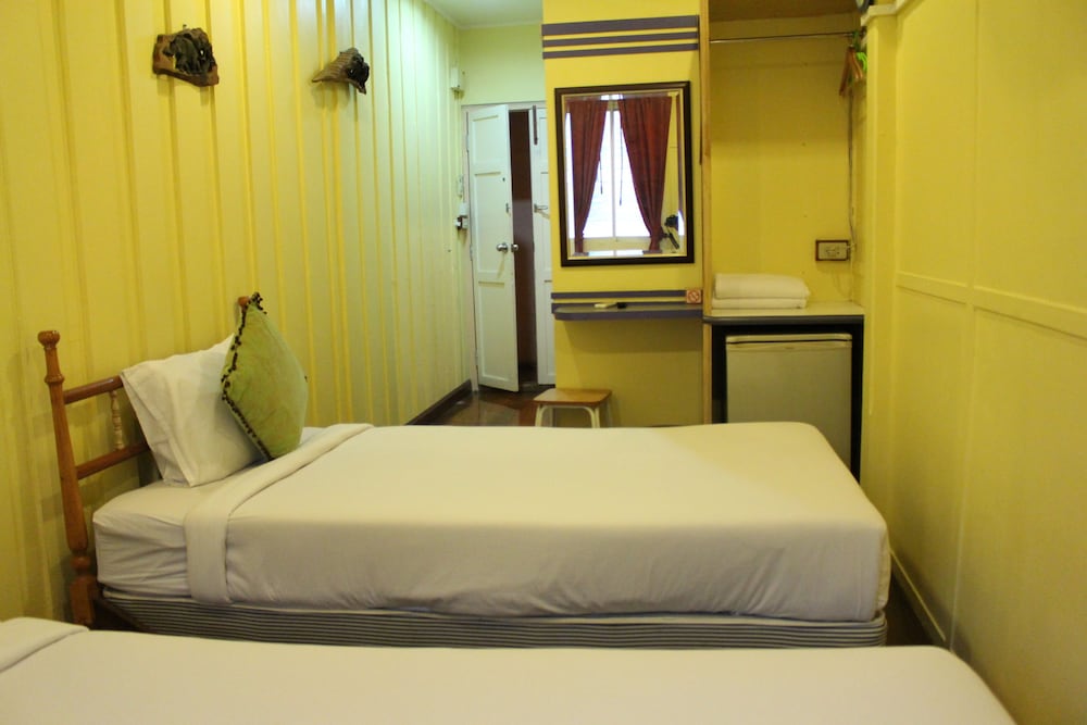 Samsen Sam Place Hotel 35/66
