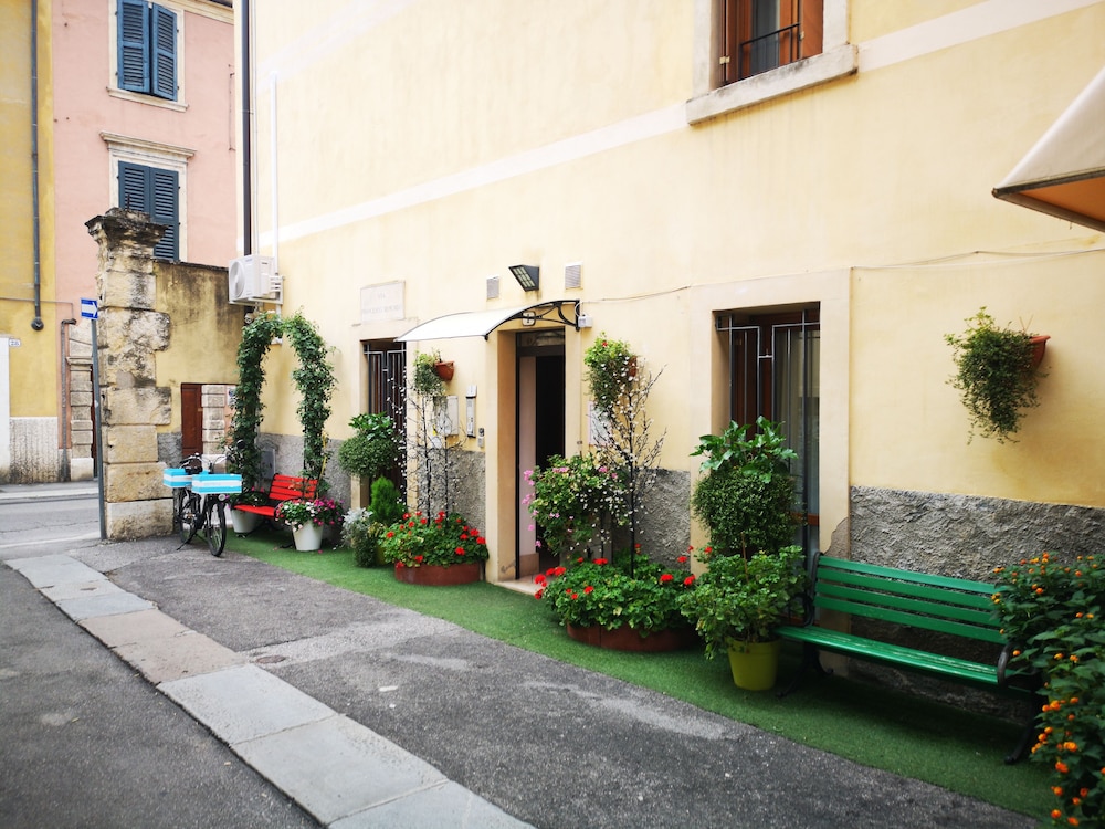 Giardino Giusti House and Court 37/50