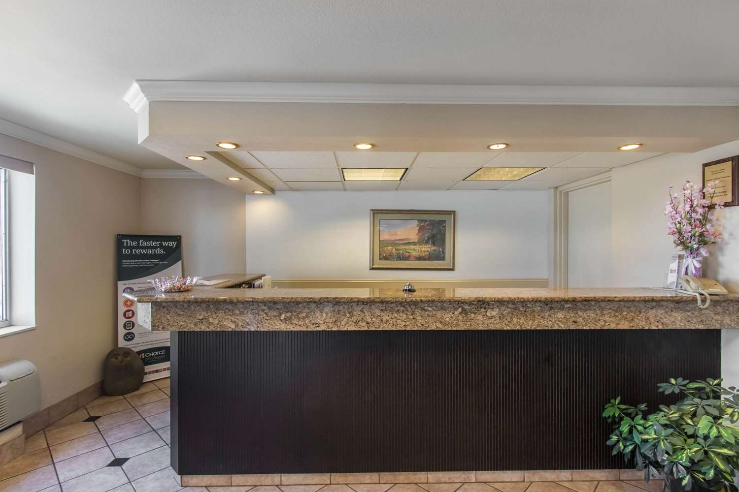 Econo Lodge Inn and Suites Joplin MO 6/42
