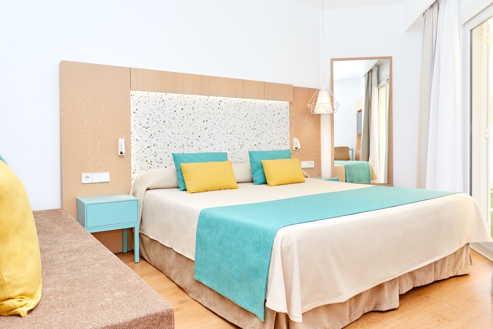 Universal Aparthotel Elisa 28/81