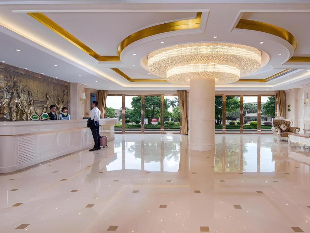Vienna Hotel (Zhongshan Xiaolan High Speed Railway Station) 10/59