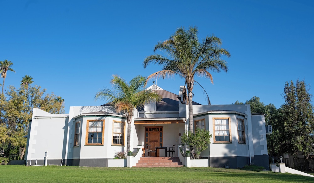De Denne Guest House 3/50