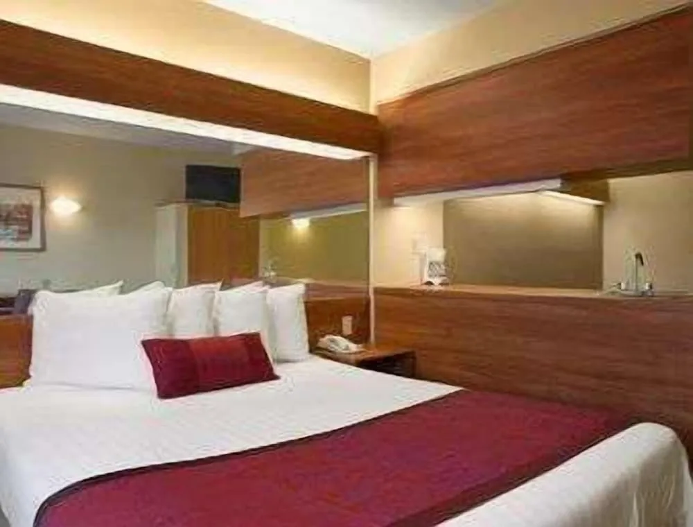 Days Inn And Suites by Wyndham Lafayette In 12/22