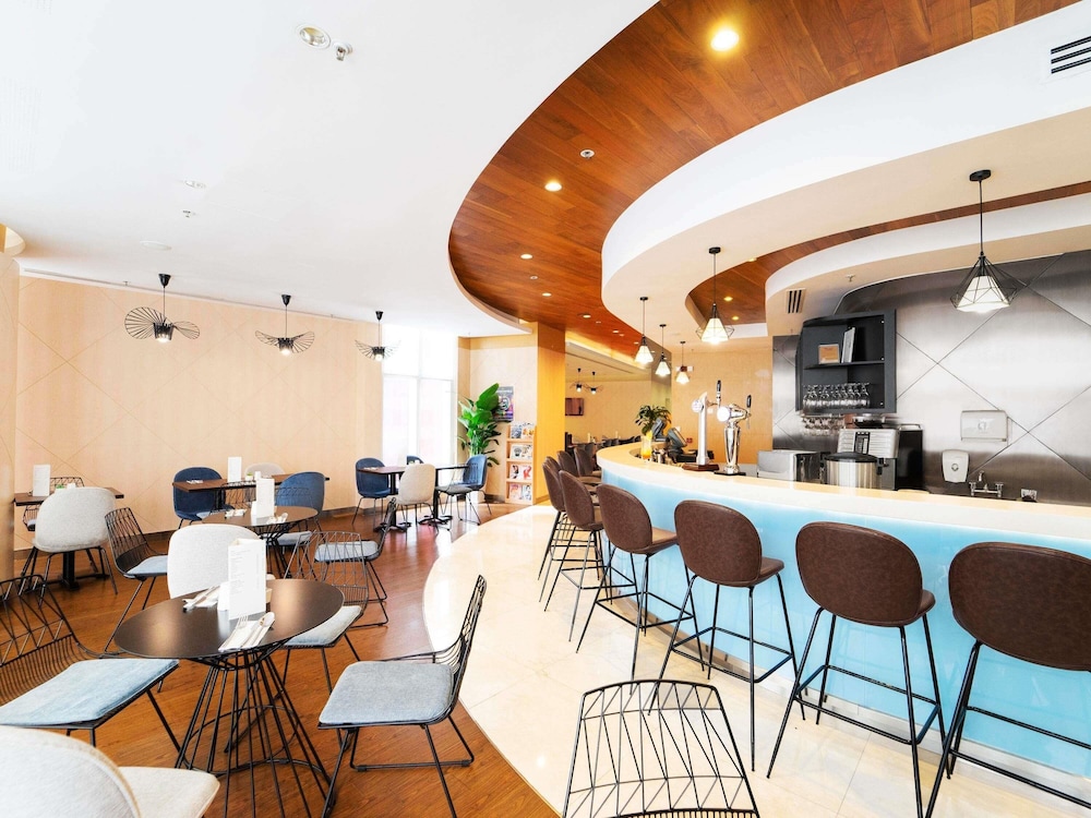 Ibis Hong Kong Central & Sheung Wan Hotel 47/65